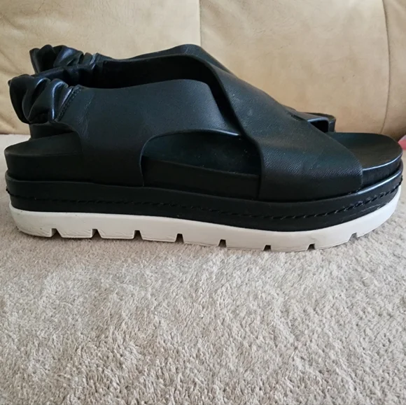 J/SLIDES Black and White Platform Sandals.New Condition - Picture 3 of 9